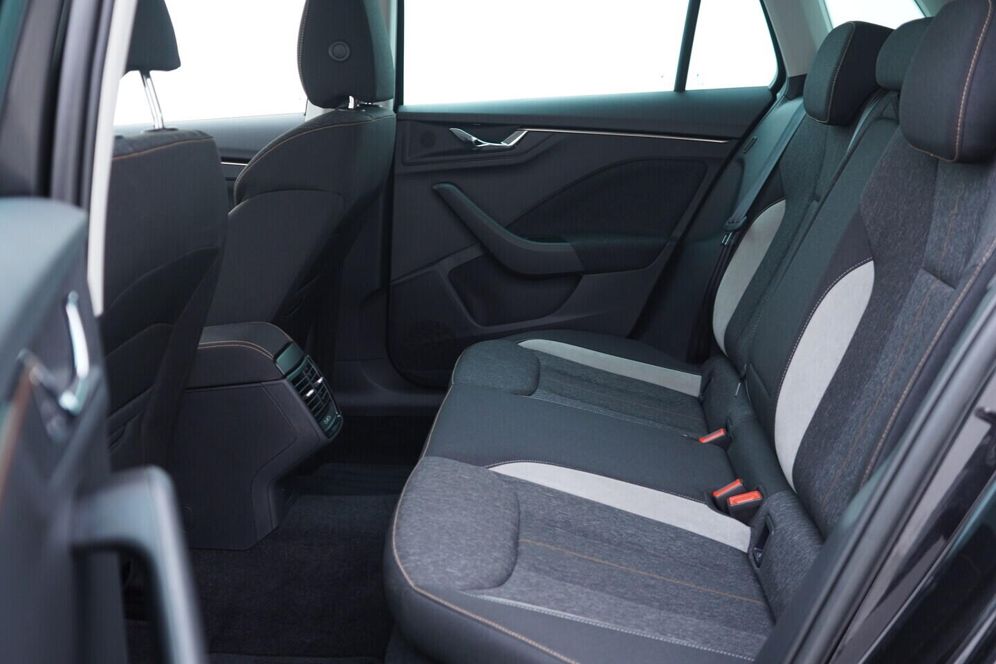 OV190V11088_35.webp_KAMIQ Selection 1.0 TSI 85 kW automat, DPH