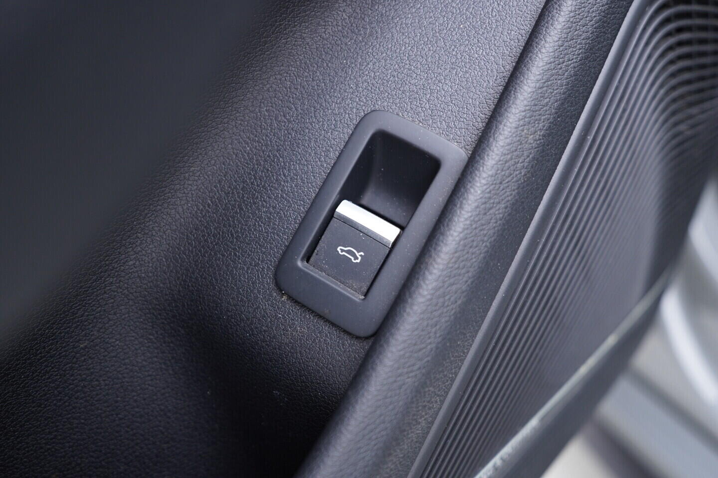 OV190V11093_21.webp_A5 S-Line 3.0 TDI 210 kW automat, DPH