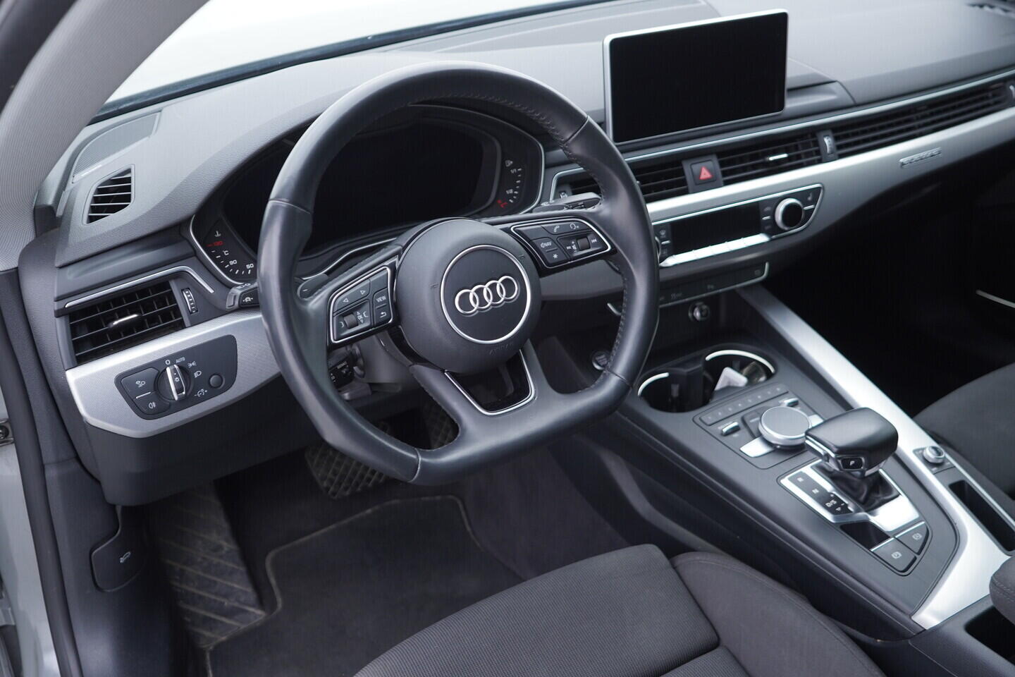 OV190V11093_22.webp_A5 S-Line 3.0 TDI 210 kW automat, DPH