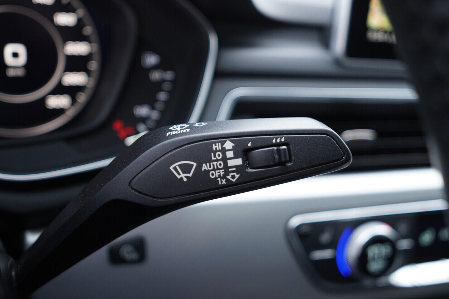 OV190V11093_26.webp_A5 S-Line 3.0 TDI 210 kW automat, DPH