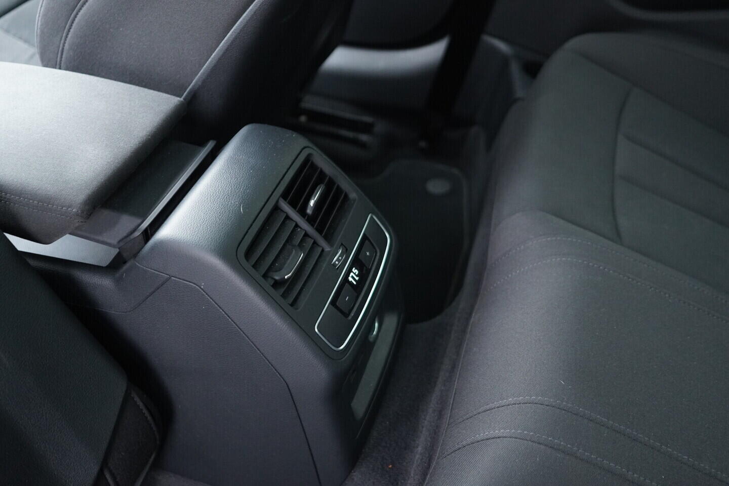 OV190V11093_38.webp_A5 S-Line 3.0 TDI 210 kW automat, DPH