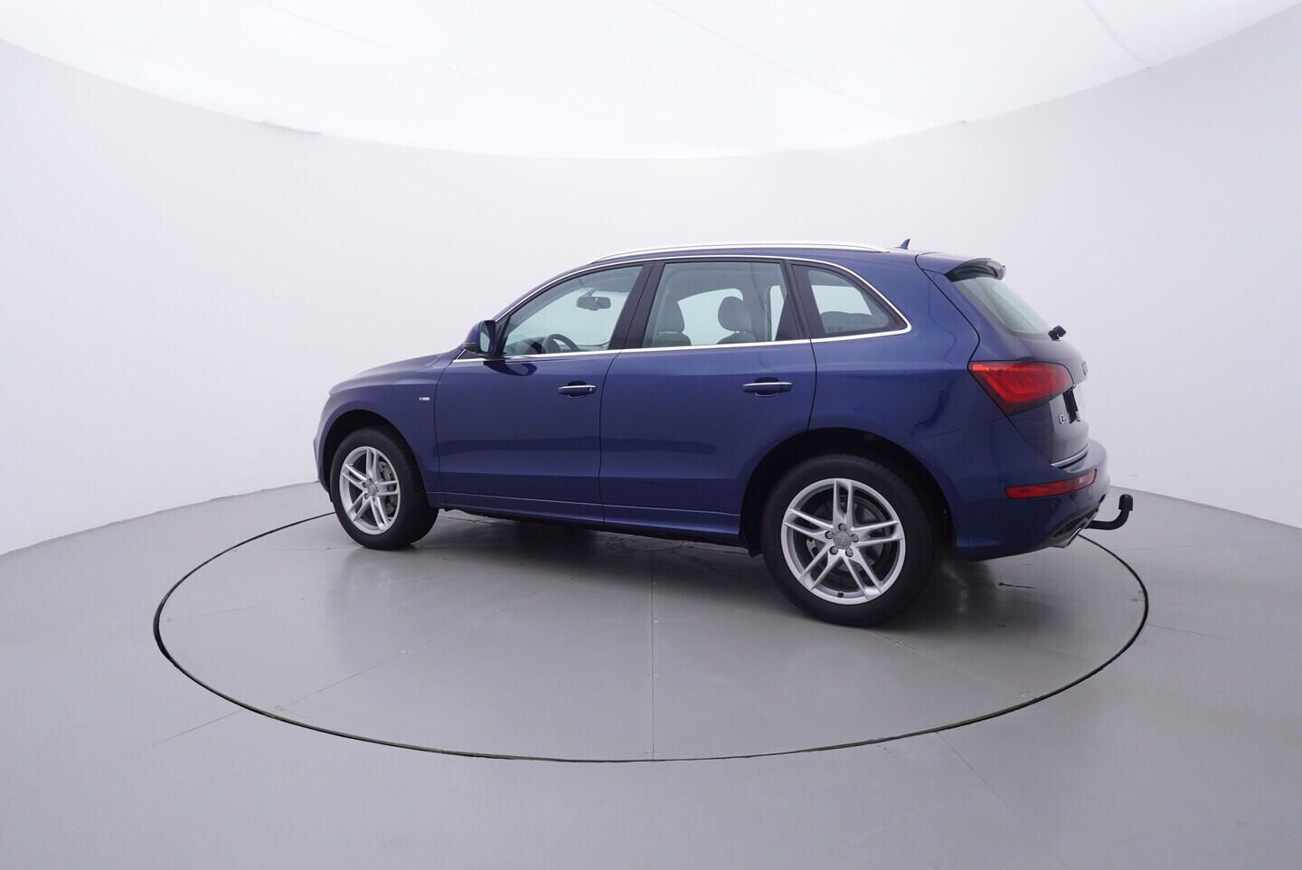 OV190V11095_12.webp_Q5 S-line 2.0 TDI 110 kW manuál