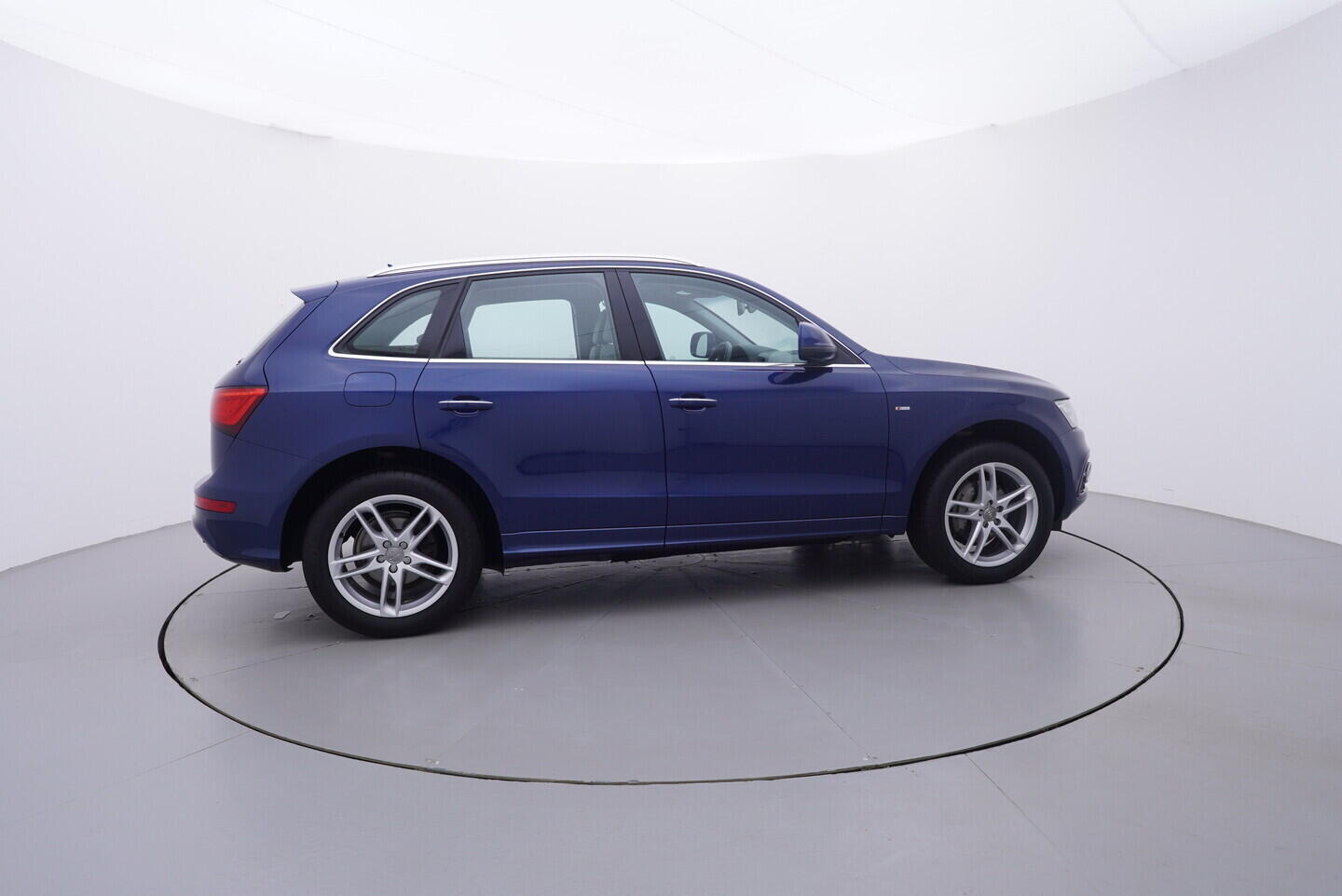 OV190V11095_15.webp_Q5 S-line 2.0 TDI 110 kW manuál