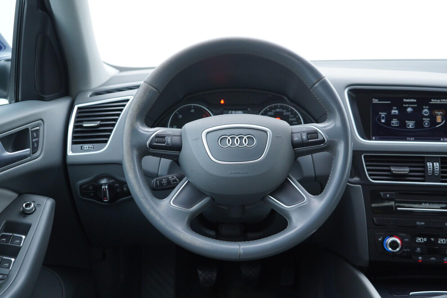 OV190V11095_27.webp_Q5 S-line 2.0 TDI 110 kW manuál