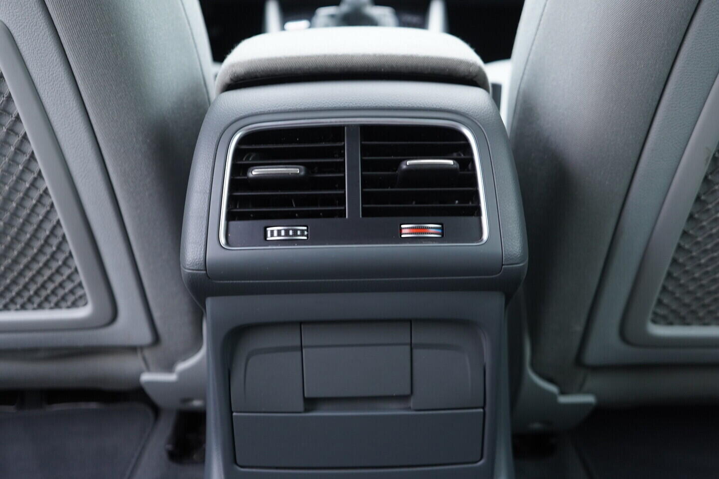 OV190V11095_36.webp_Q5 S-line 2.0 TDI 110 kW manuál