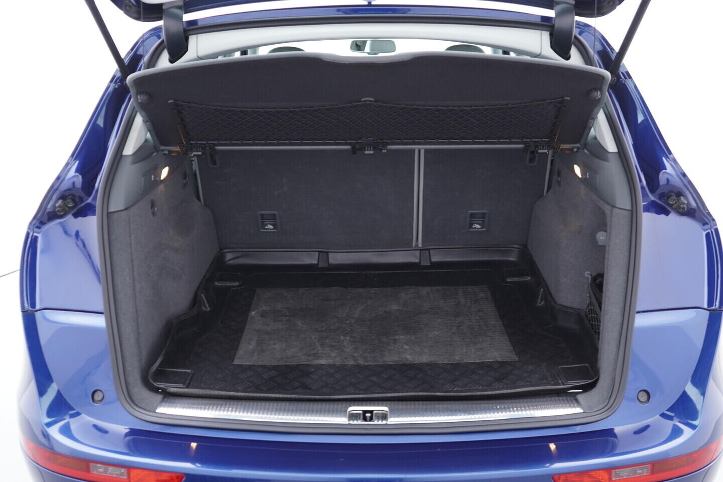 OV190V11095_38.webp_Q5 S-line 2.0 TDI 110 kW manuál