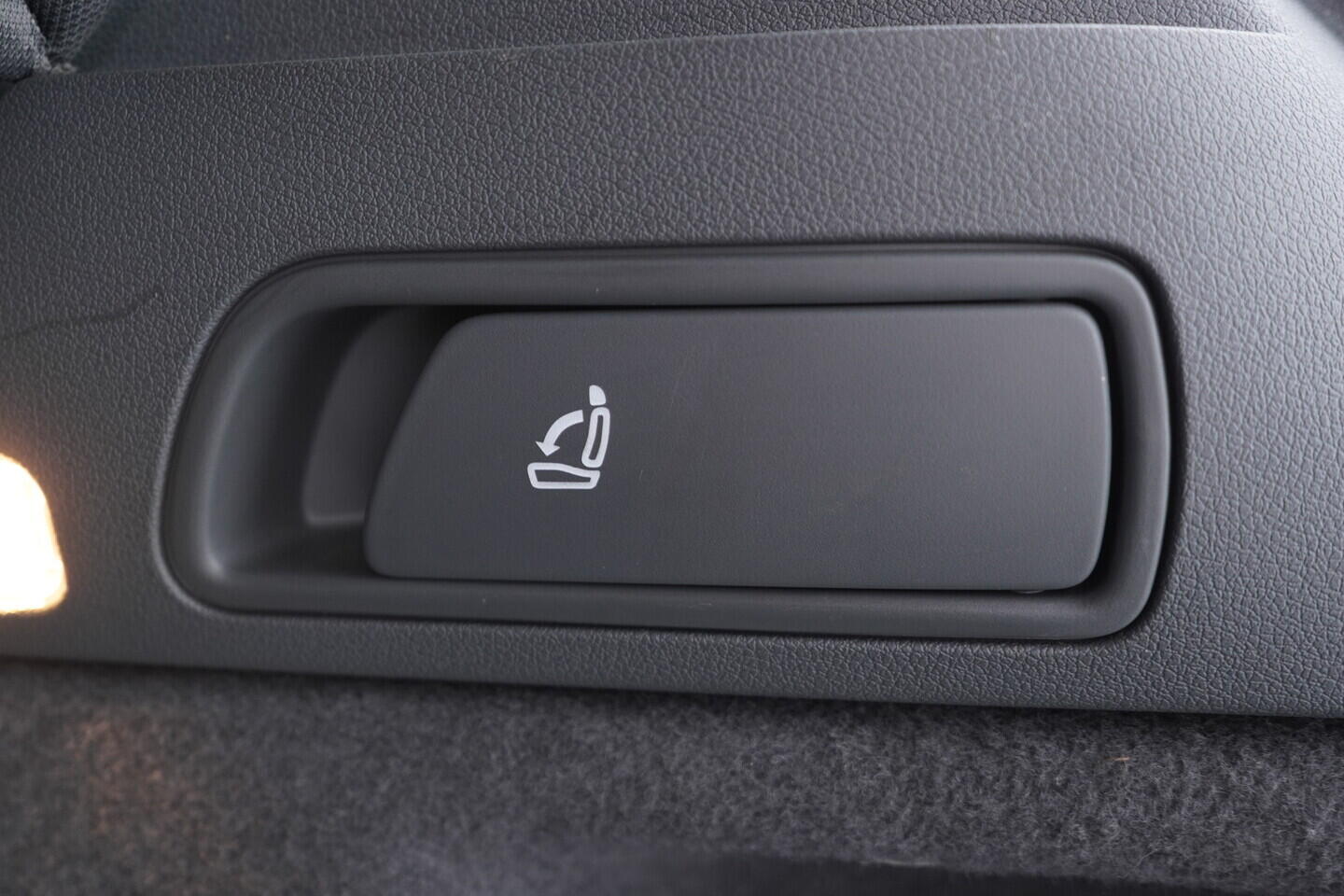 OV190V11095_39.webp_Q5 S-line 2.0 TDI 110 kW manuál