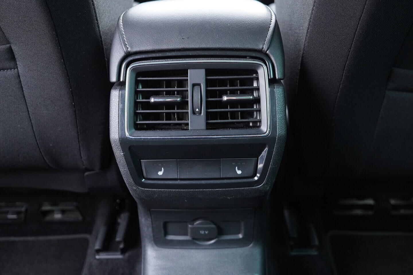 OV190V11096_35.webp_KAROQ Style 1.5 TSI 110 kW manuál