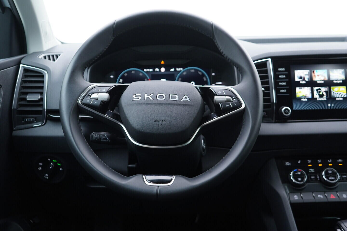 OV190V11097_28.webp_KAROQ Selection 1.5 TSI 110 kW automat, DPH