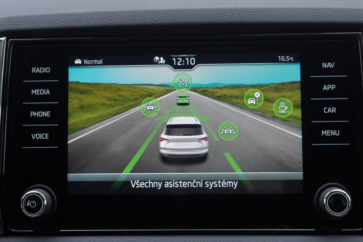 OV190V11097_30.webp_KAROQ Selection 1.5 TSI 110 kW automat, DPH