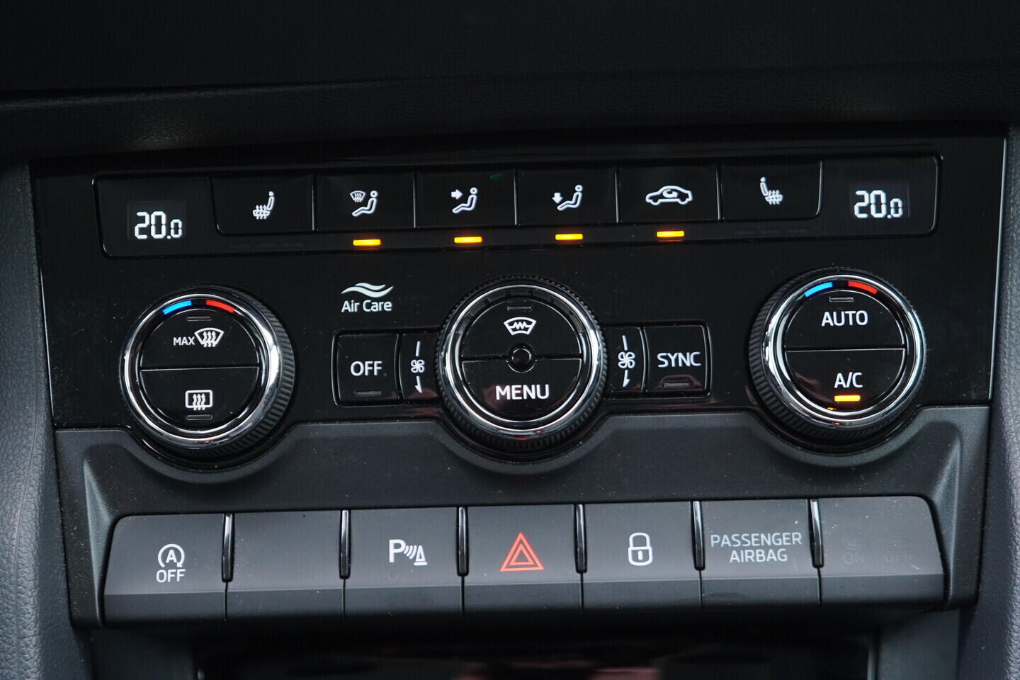 OV190V11097_34.webp_KAROQ Selection 1.5 TSI 110 kW automat, DPH