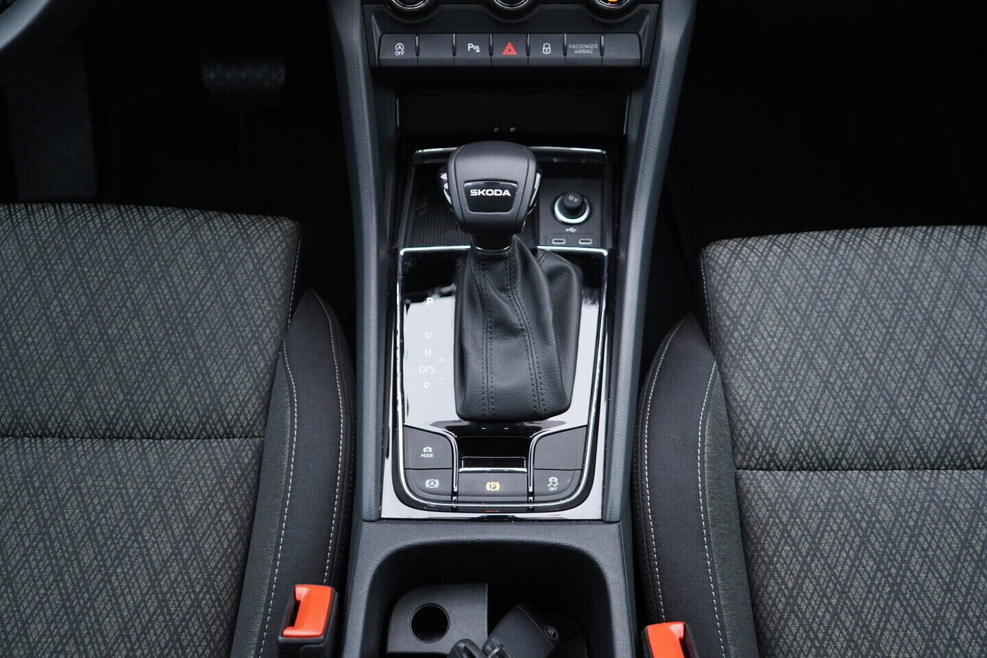 OV190V11097_35.webp_KAROQ Selection 1.5 TSI 110 kW automat, DPH