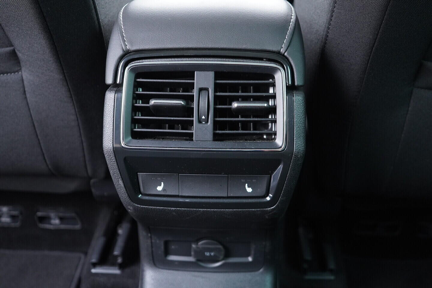 OV190V11097_37.webp_KAROQ Selection 1.5 TSI 110 kW automat, DPH