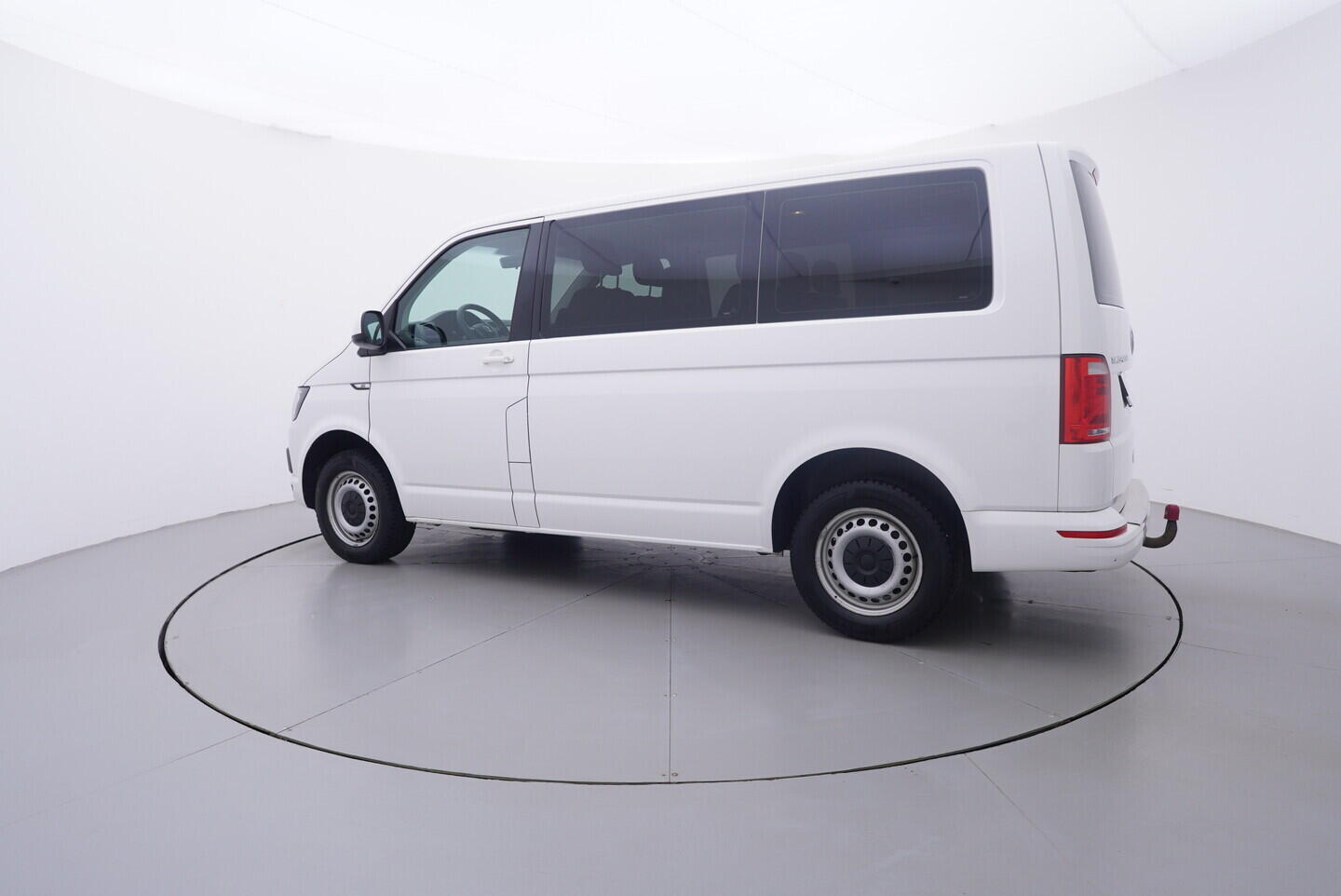 OV190V11101_12.webp_TRANSPORTER KOMBI  2.0 TDI 110 kW manuál, DPH