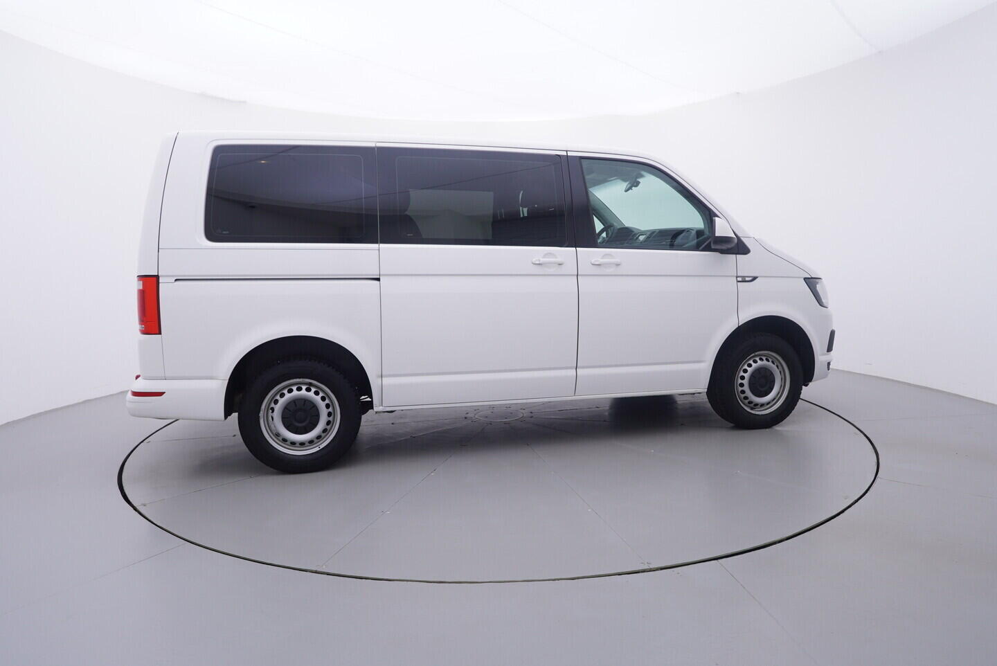 OV190V11101_15.webp_TRANSPORTER KOMBI  2.0 TDI 110 kW manuál, DPH