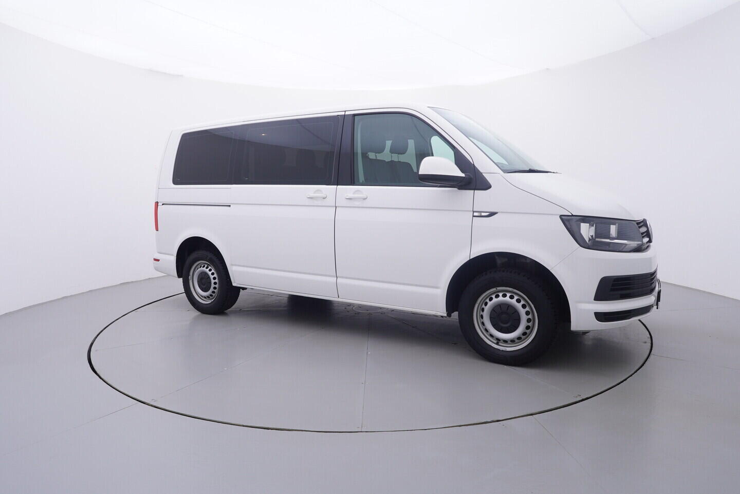 OV190V11101_16.webp_TRANSPORTER KOMBI  2.0 TDI 110 kW manuál, DPH