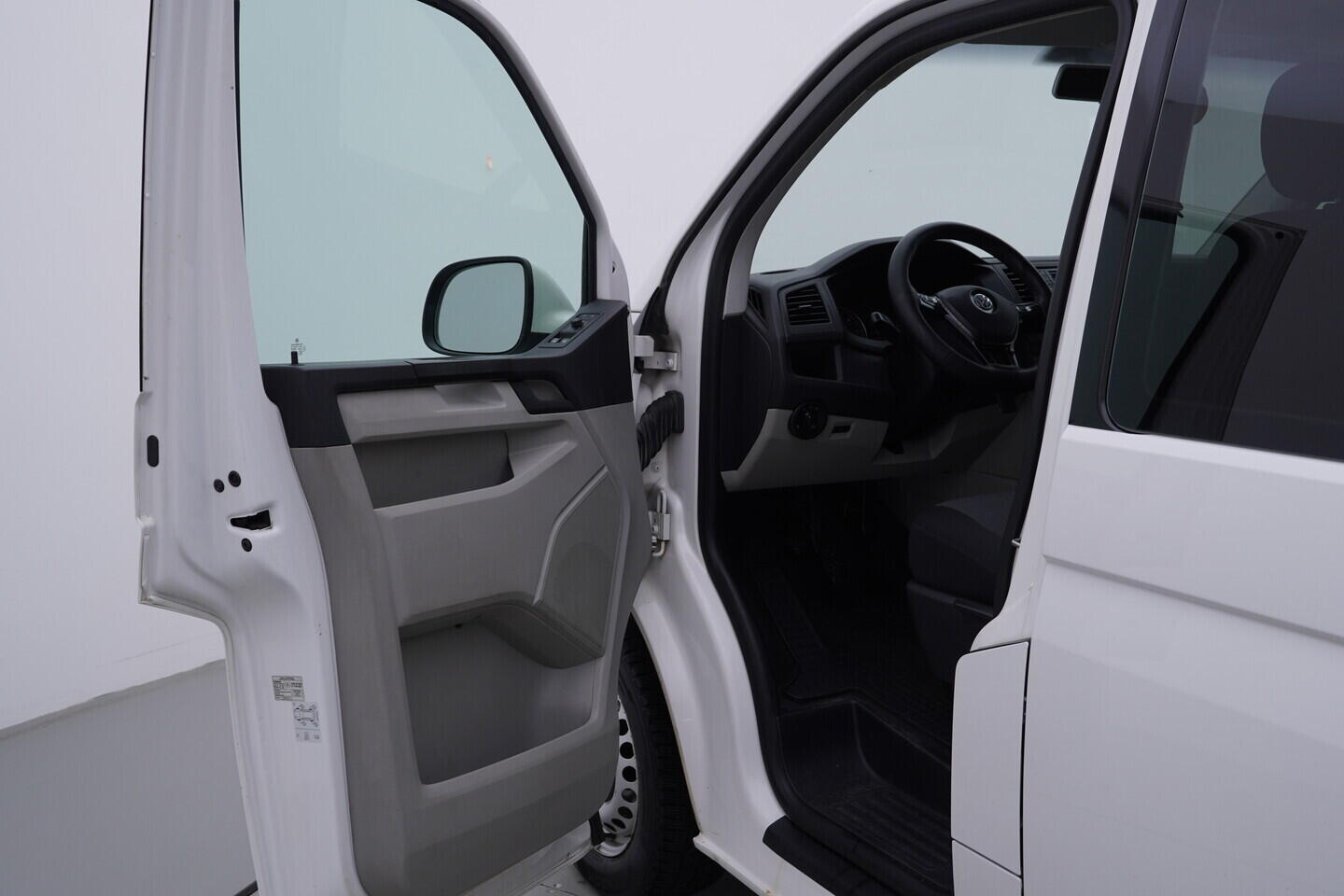 OV190V11101_18.webp_TRANSPORTER KOMBI  2.0 TDI 110 kW manuál, DPH