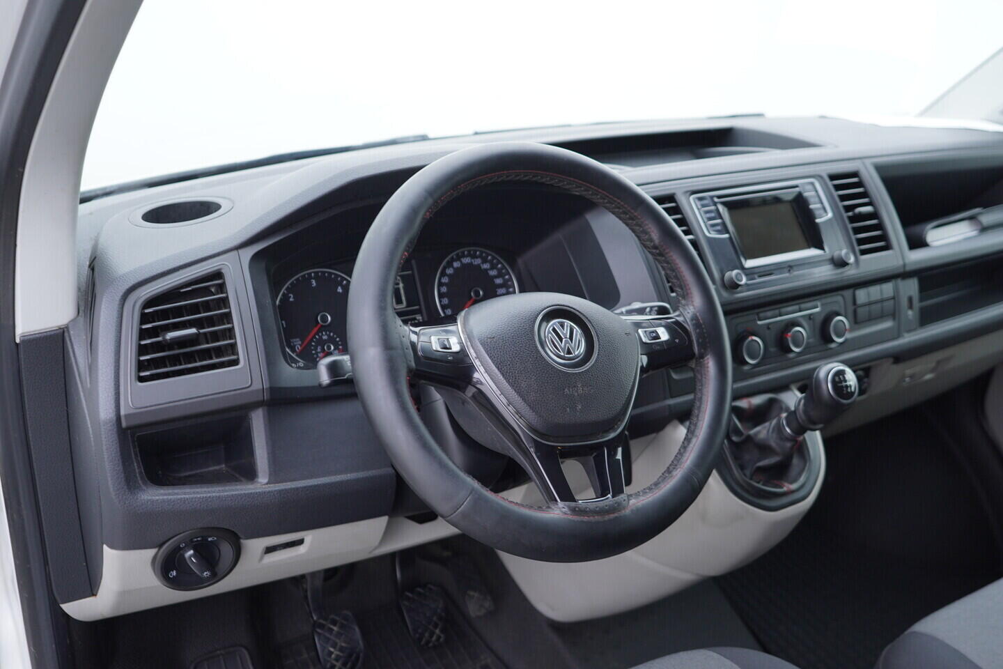 OV190V11101_21.webp_TRANSPORTER KOMBI  2.0 TDI 110 kW manuál, DPH