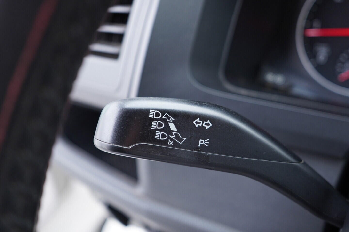 OV190V11101_23.webp_TRANSPORTER KOMBI  2.0 TDI 110 kW manuál, DPH