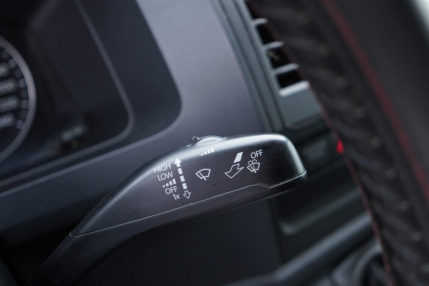 OV190V11101_24.webp_TRANSPORTER KOMBI  2.0 TDI 110 kW manuál, DPH