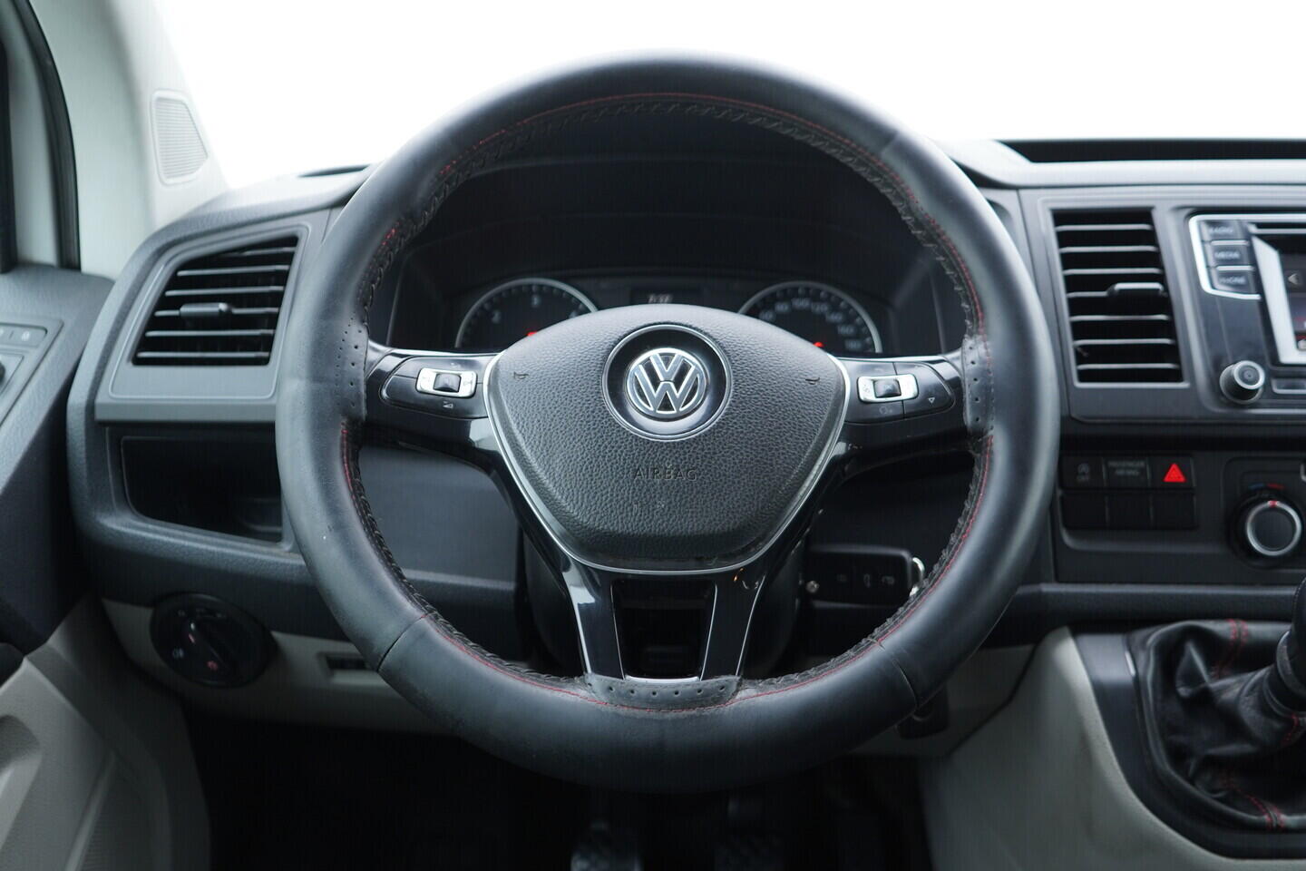 OV190V11101_26.webp_TRANSPORTER KOMBI  2.0 TDI 110 kW manuál, DPH