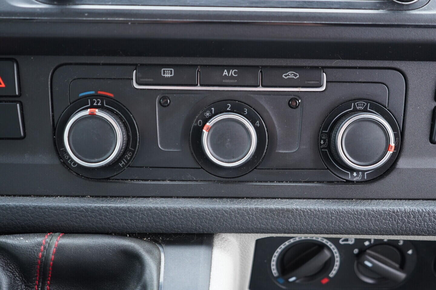 OV190V11101_29.webp_TRANSPORTER KOMBI  2.0 TDI 110 kW manuál, DPH