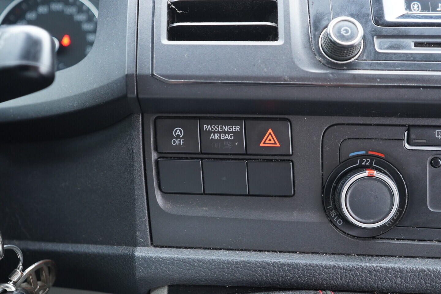 OV190V11101_30.webp_TRANSPORTER KOMBI  2.0 TDI 110 kW manuál, DPH