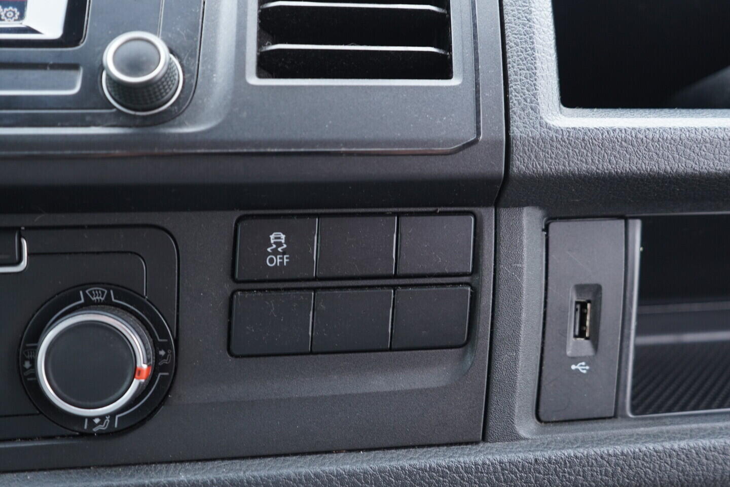 OV190V11101_31.webp_TRANSPORTER KOMBI  2.0 TDI 110 kW manuál, DPH