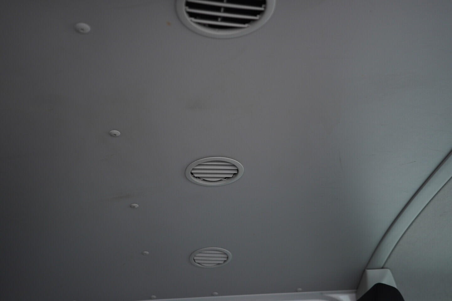 OV190V11101_35.webp_TRANSPORTER KOMBI  2.0 TDI 110 kW manuál, DPH