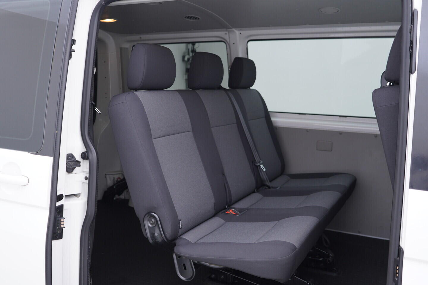 OV190V11101_36.webp_TRANSPORTER KOMBI  2.0 TDI 110 kW manuál, DPH