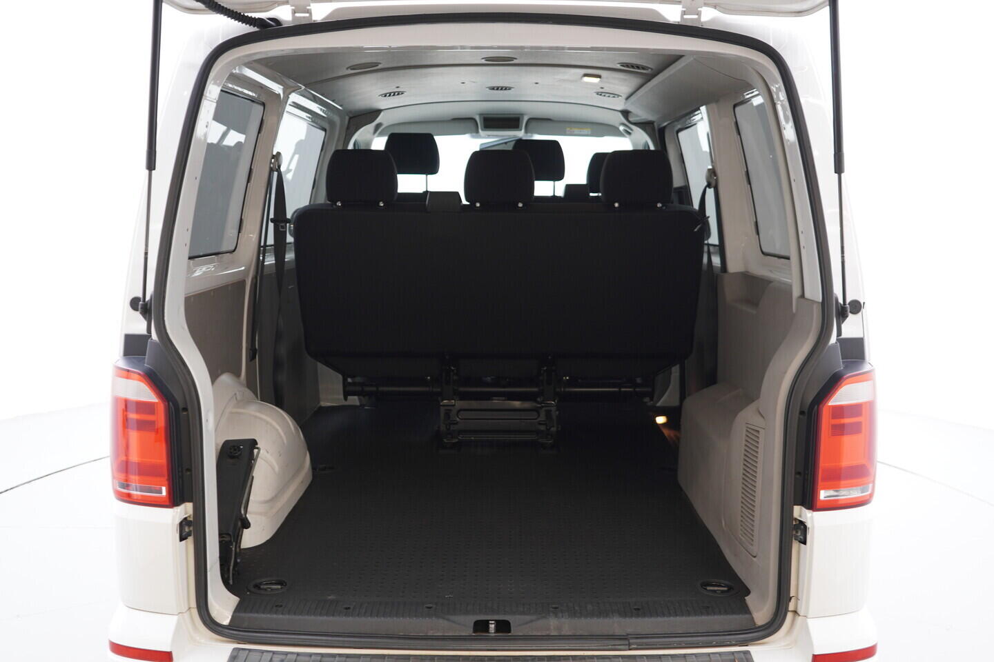 OV190V11101_37.webp_TRANSPORTER KOMBI  2.0 TDI 110 kW manuál, DPH