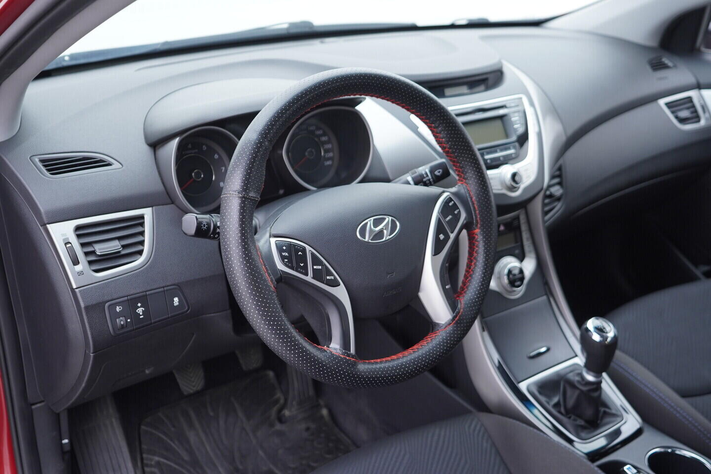 OV190V11106_21.webp_ELANTRA  1.6 T-GDI 97 kW manuál