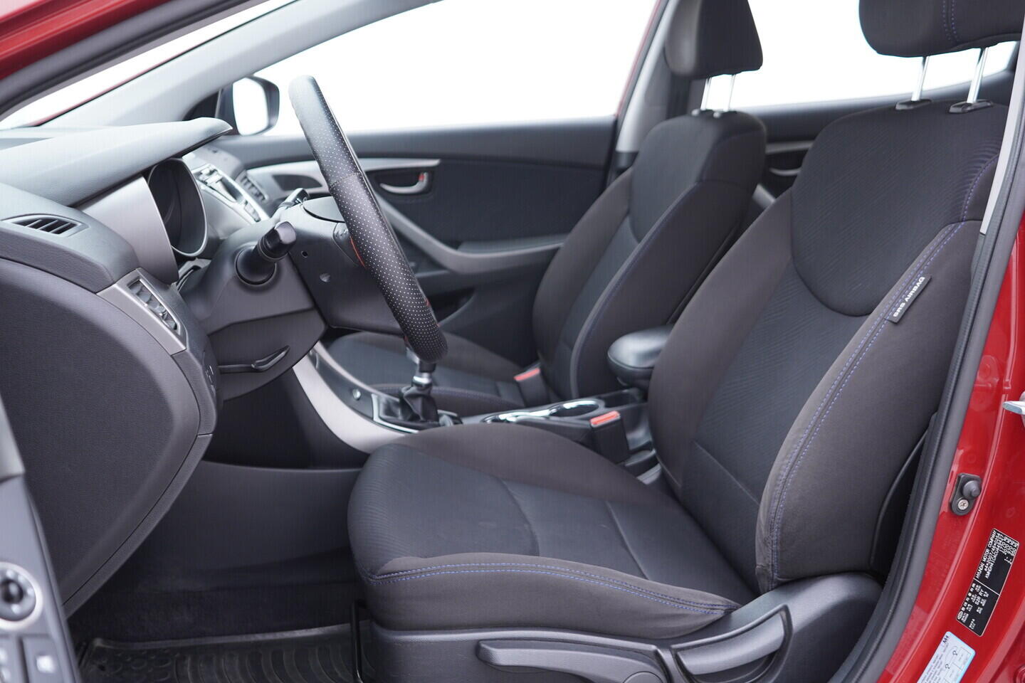 OV190V11106_22.webp_ELANTRA  1.6 T-GDI 97 kW manuál