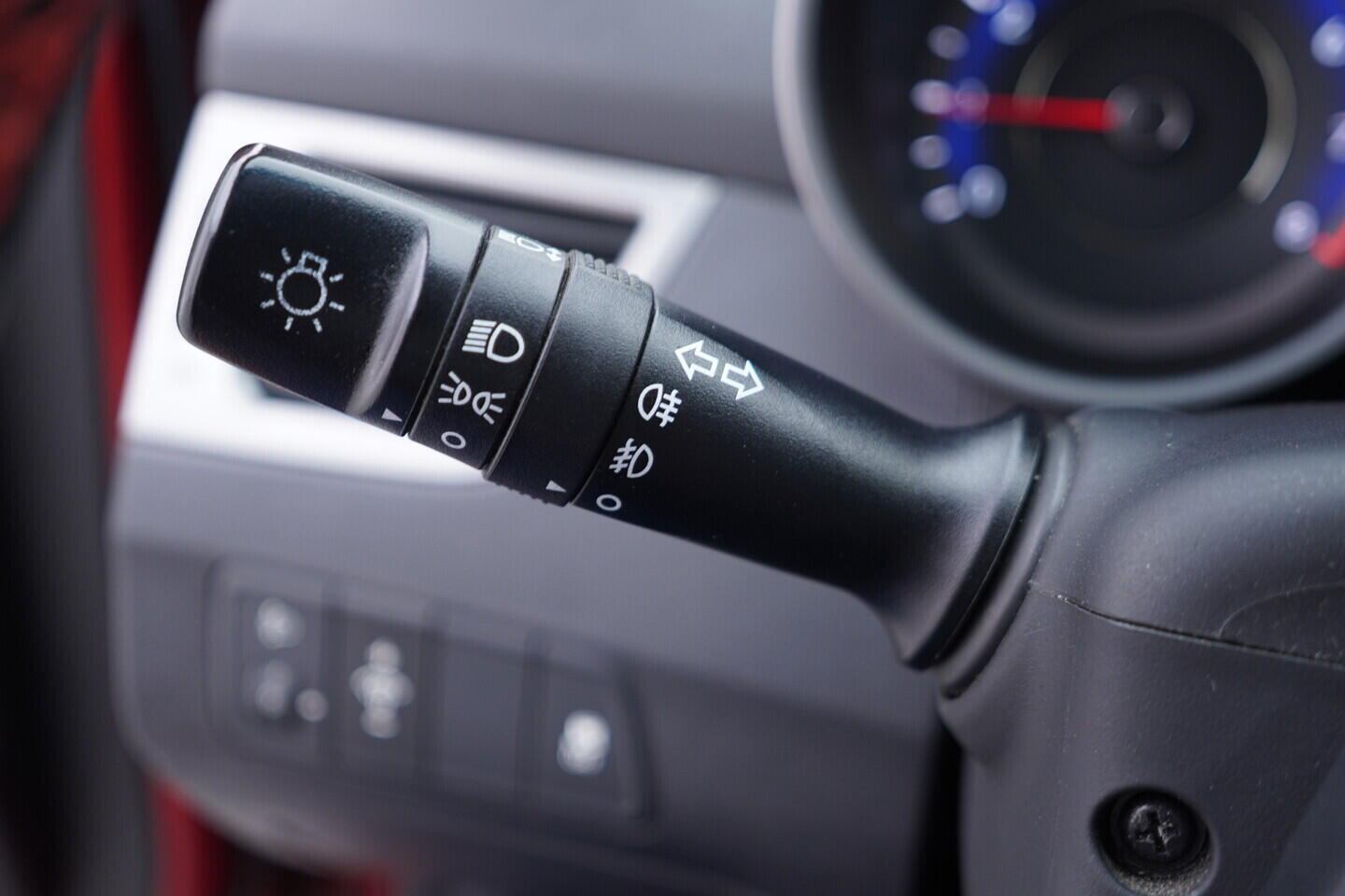 OV190V11106_23.webp_ELANTRA  1.6 T-GDI 97 kW manuál