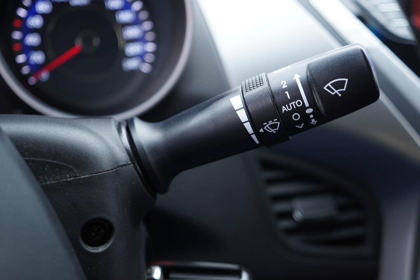 OV190V11106_24.webp_ELANTRA  1.6 T-GDI 97 kW manuál