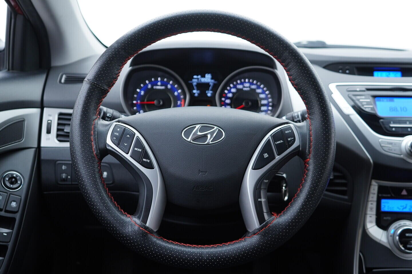 OV190V11106_26.webp_ELANTRA  1.6 T-GDI 97 kW manuál