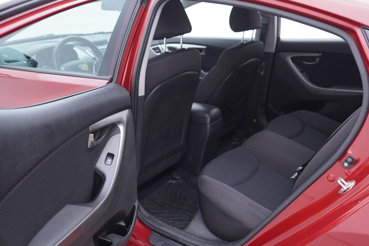 OV190V11106_30.webp_ELANTRA  1.6 T-GDI 97 kW manuál