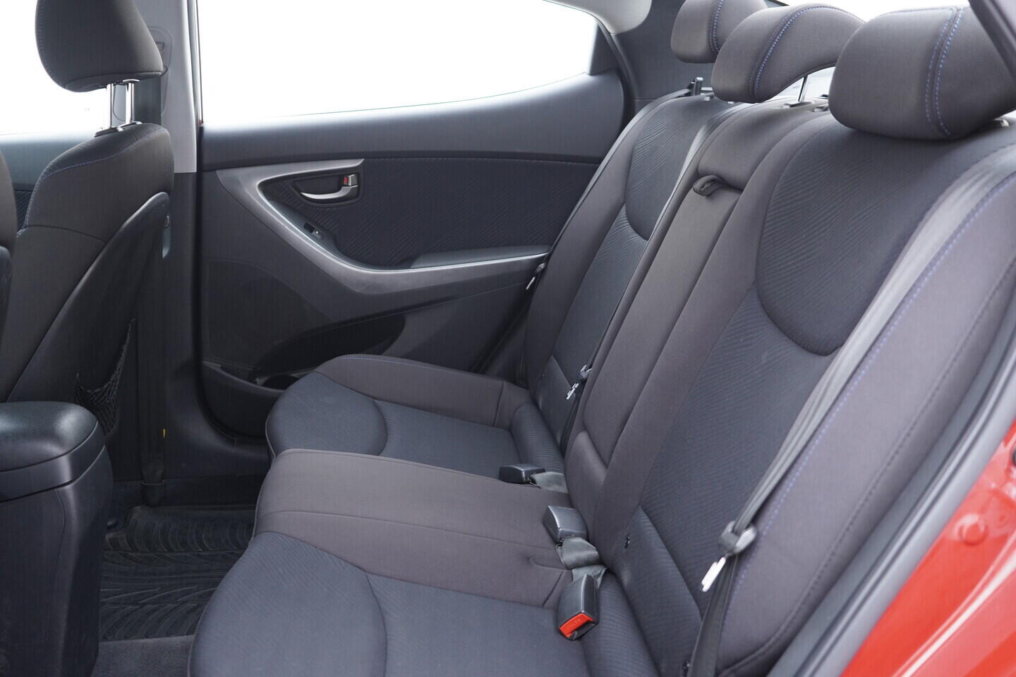 OV190V11106_31.webp_ELANTRA  1.6 T-GDI 97 kW manuál