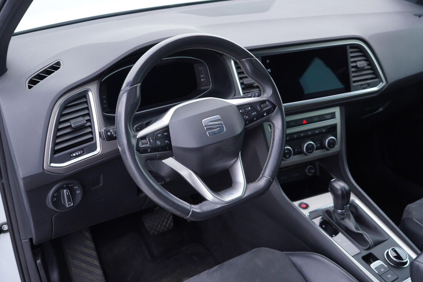 OV190V11109_22.webp_SEAT ATECA Xperience 1.5 TSI 110 kW automat