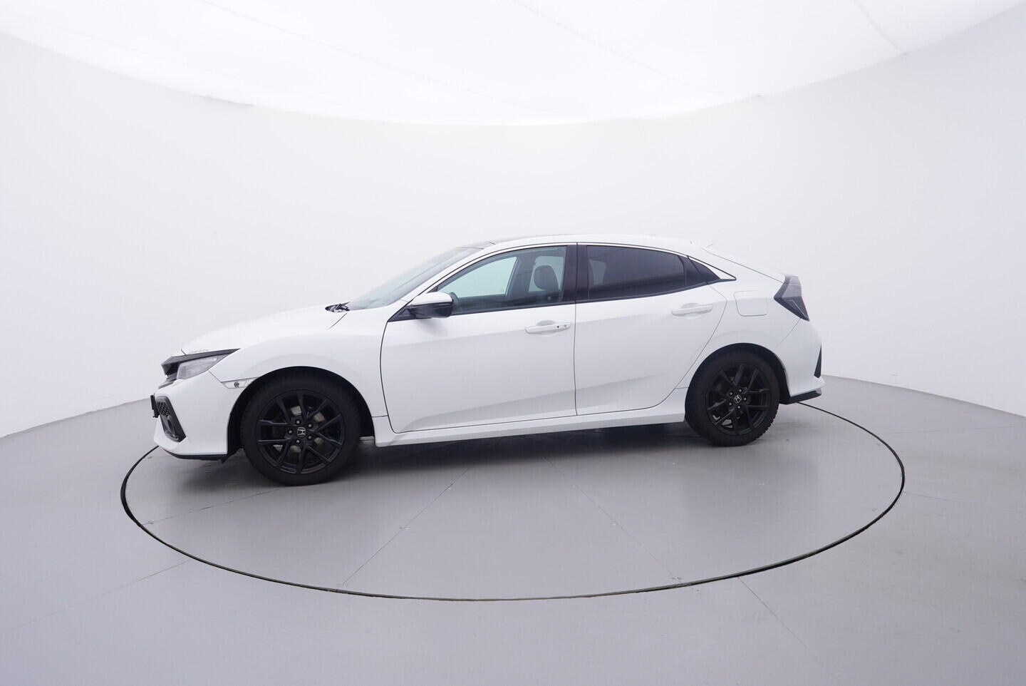 OV190V11112_11.webp_CIVIC Executive 1.0 VTEC 95 kW manuál