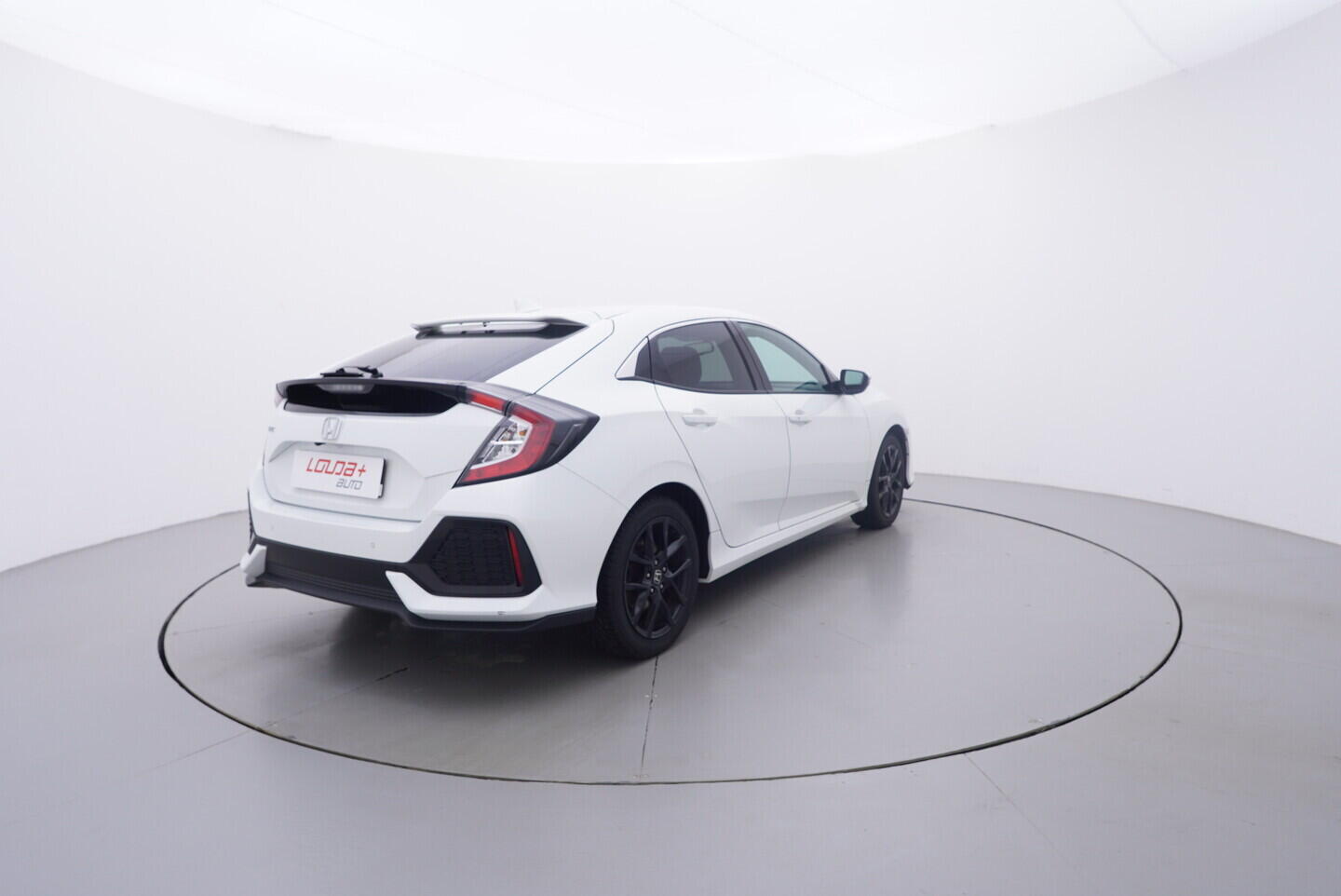 OV190V11112_14.webp_CIVIC Executive 1.0 VTEC 95 kW manuál