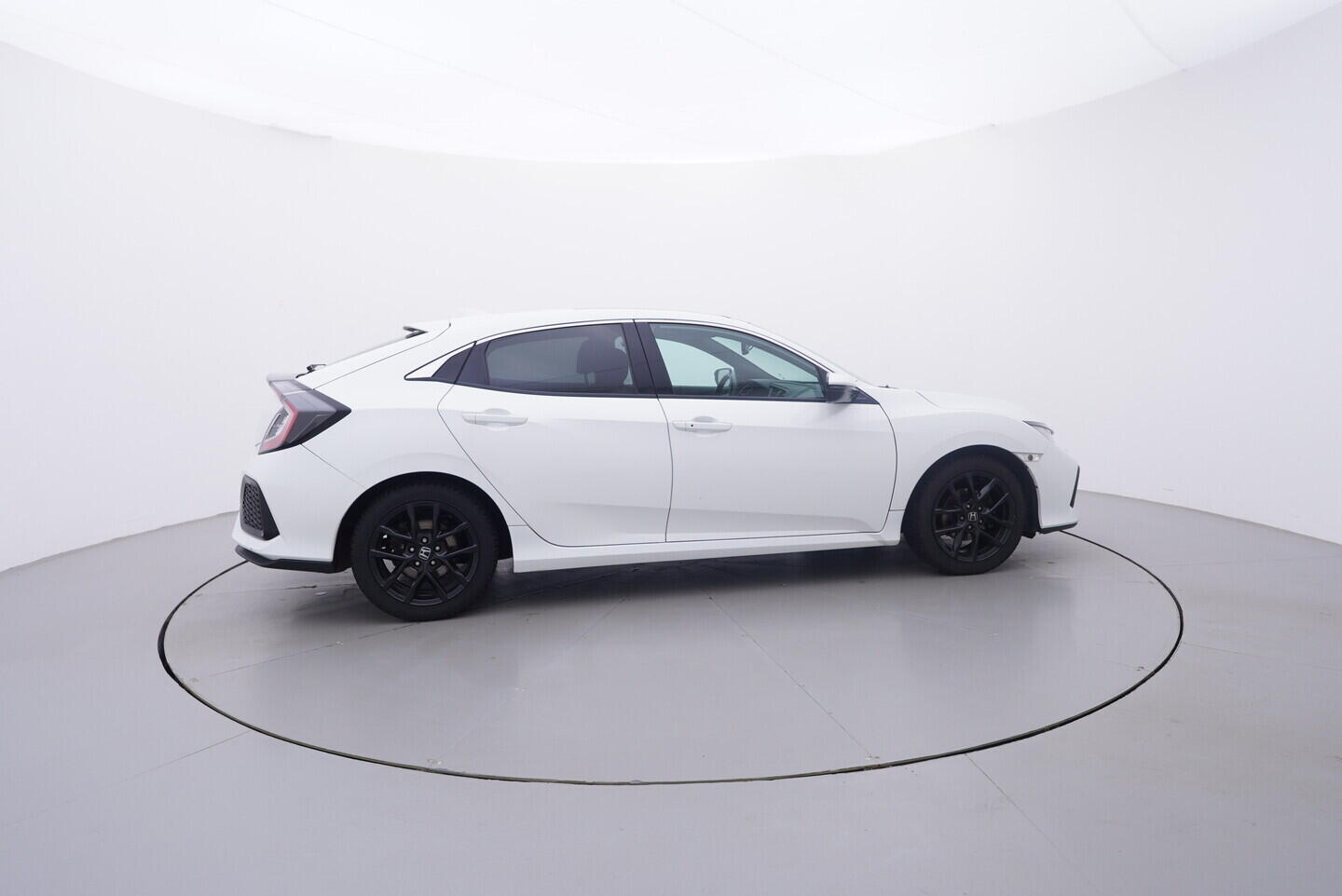 OV190V11112_15.webp_CIVIC Executive 1.0 VTEC 95 kW manuál