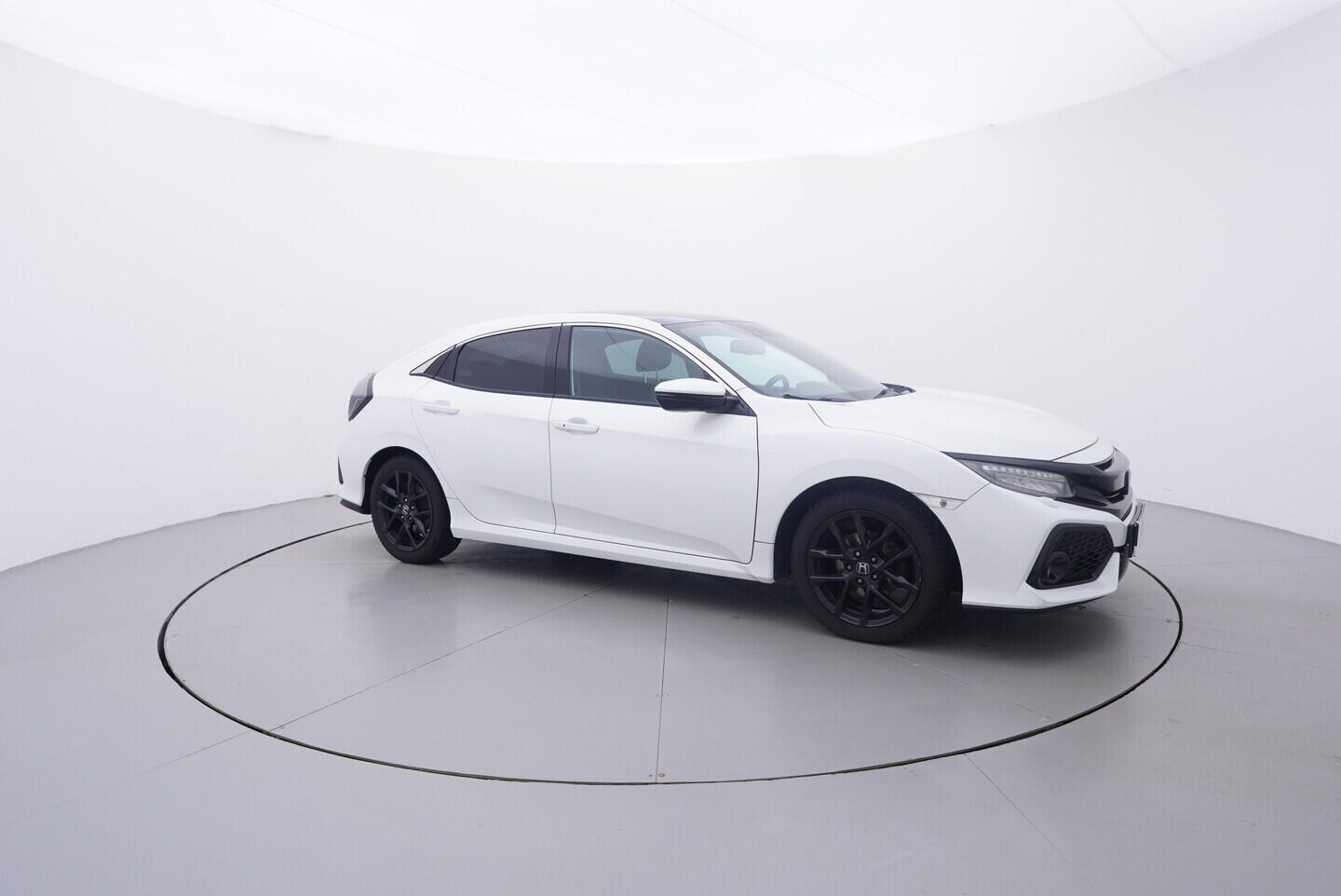 OV190V11112_16.webp_CIVIC Executive 1.0 VTEC 95 kW manuál