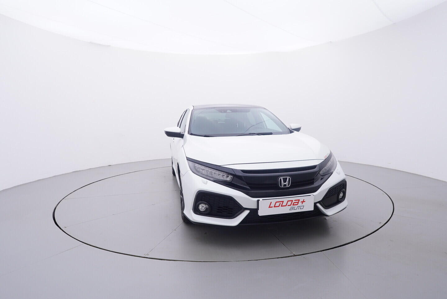 OV190V11112_17.webp_CIVIC Executive 1.0 VTEC 95 kW manuál