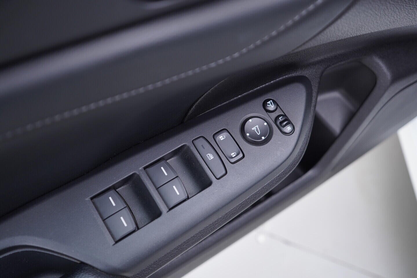 OV190V11112_20.webp_CIVIC Executive 1.0 VTEC 95 kW manuál