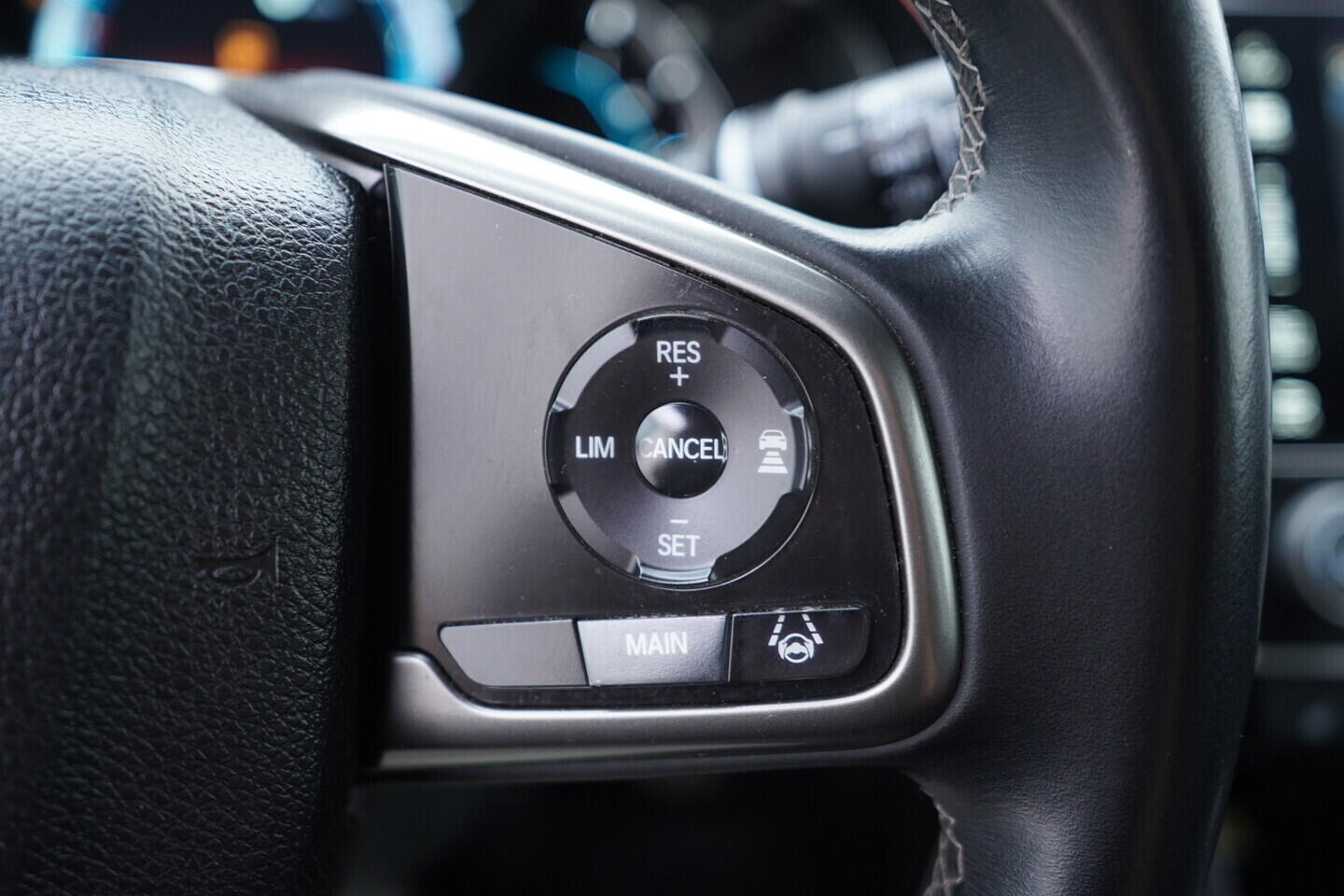 OV190V11112_24.webp_CIVIC Executive 1.0 VTEC 95 kW manuál