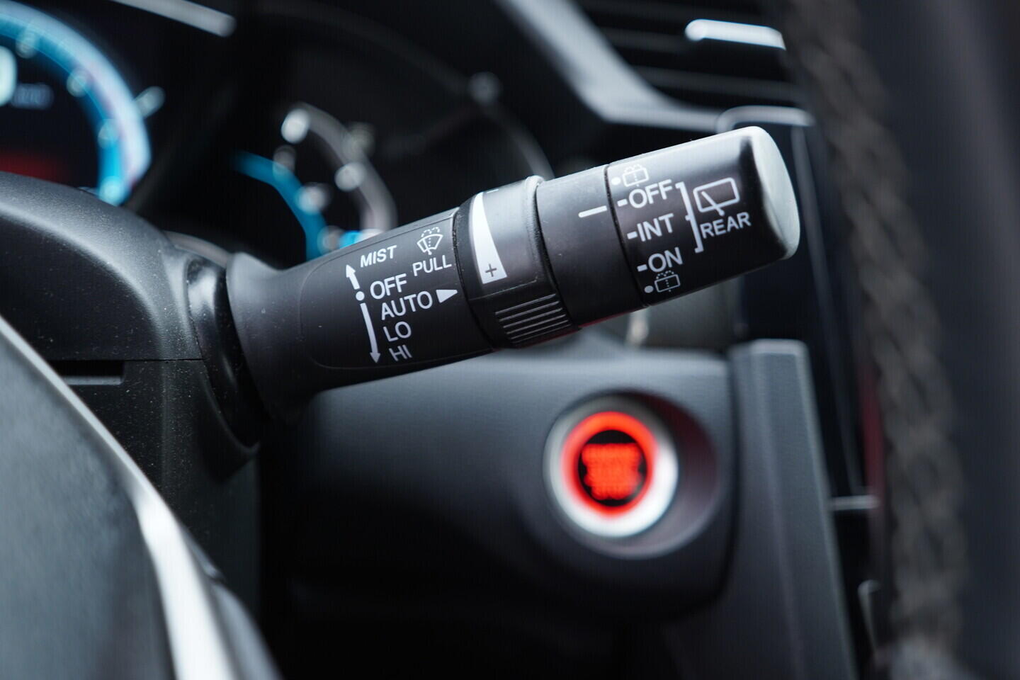 OV190V11112_26.webp_CIVIC Executive 1.0 VTEC 95 kW manuál