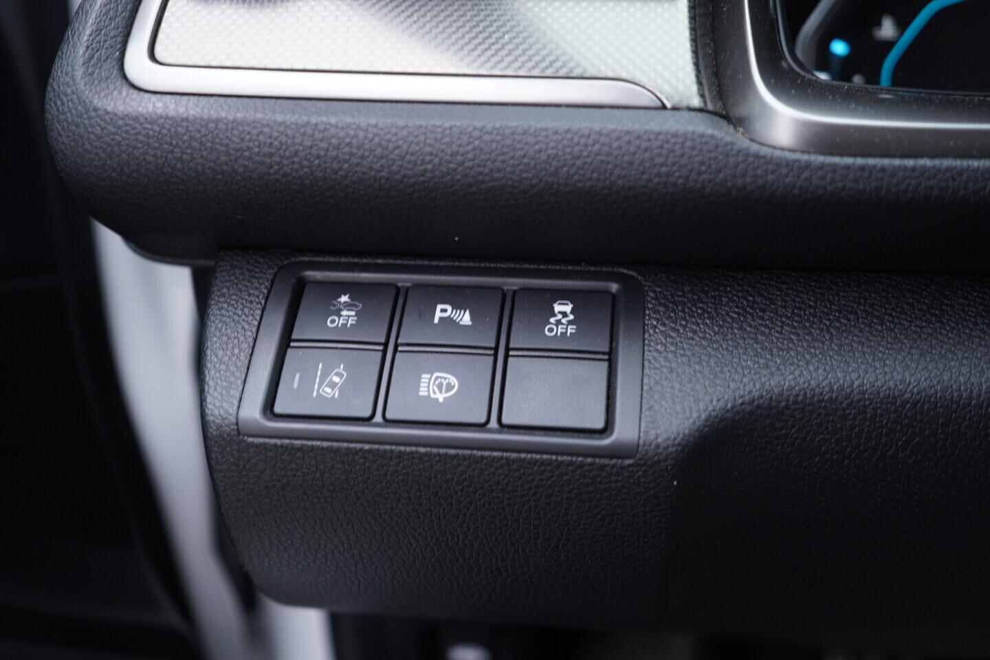 OV190V11112_27.webp_CIVIC Executive 1.0 VTEC 95 kW manuál