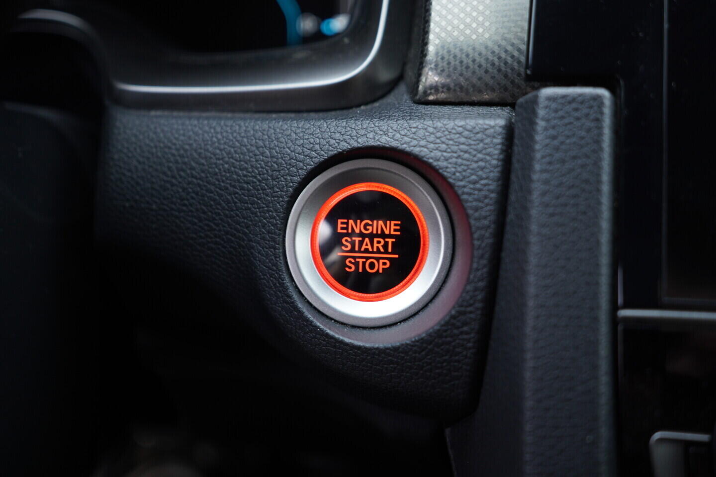 OV190V11112_28.webp_CIVIC Executive 1.0 VTEC 95 kW manuál