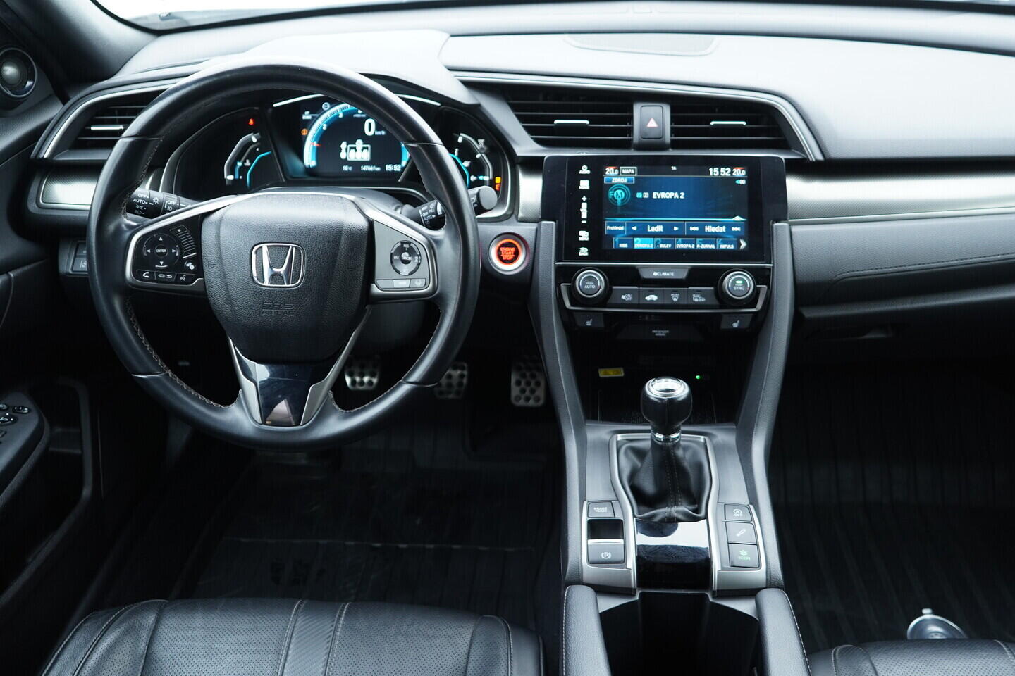 OV190V11112_29.webp_CIVIC Executive 1.0 VTEC 95 kW manuál